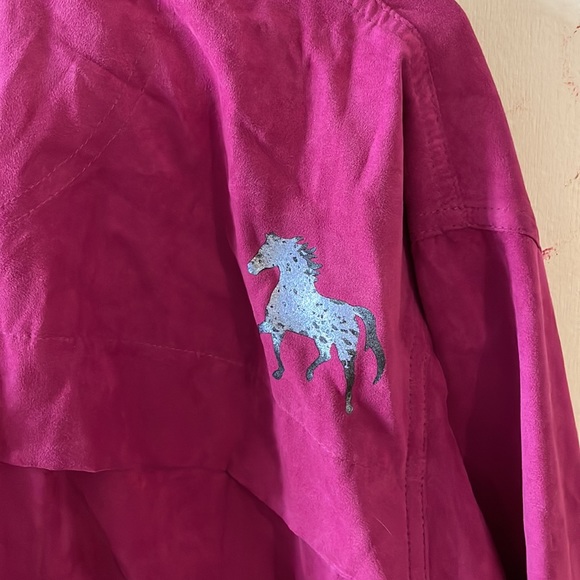 Weatherproof raspberry colored pullover - Picture 5 of 6